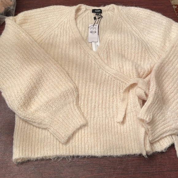 Express Sweater - Picture 8 of 11